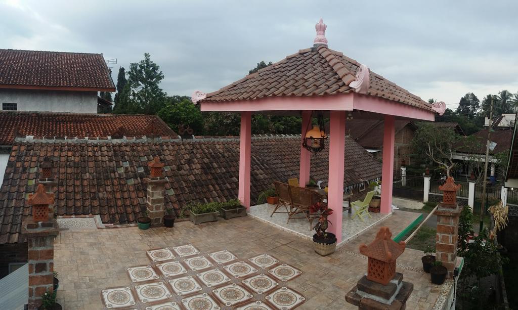 Jaswan Inn Borobudur Magelang Exterior photo